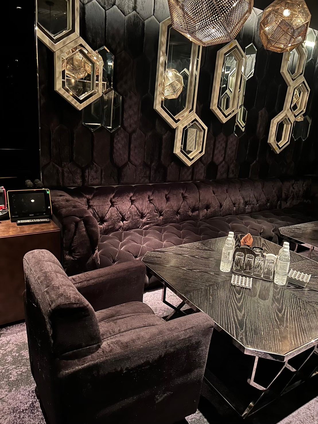 港区 六本木 会員制クラブ ソファー 一式張替